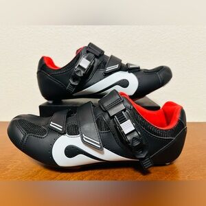 Peloton Cycling Shoes Size 44
Mens 10.5 Womens 12 Cleats
Great Condition